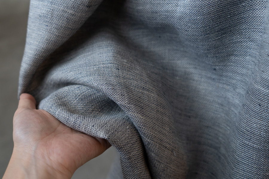 生地の質感 トップ染めリネン25番ツムギ