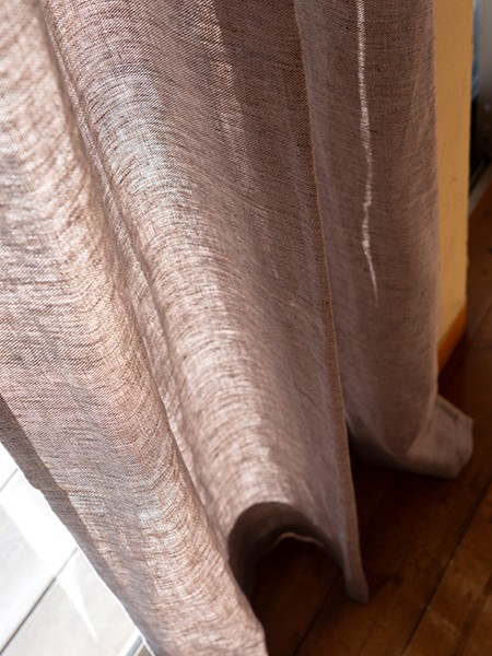 リネンカーテン商品写真_グレージュ色_フラットヒダなし